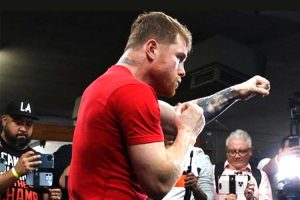 CANELO NGEJEB MELINA PIZZANO RABU 31 AGUSTUS 2022