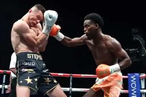 BUATSI VS STEPIEN LAWRENCE LUSTIG BOXXER