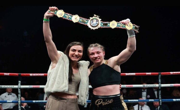 Bintang tinju Wales, Lauren Price (hitam), sebelumnya adalah pemegang medali emas kelas menengah Olimpiade Tokyo dan tiga tahun kemudian menjadi juara dunia WBA dan IBO kelas welter. (Foto: Lawrence Lustig/Boxing Scene)