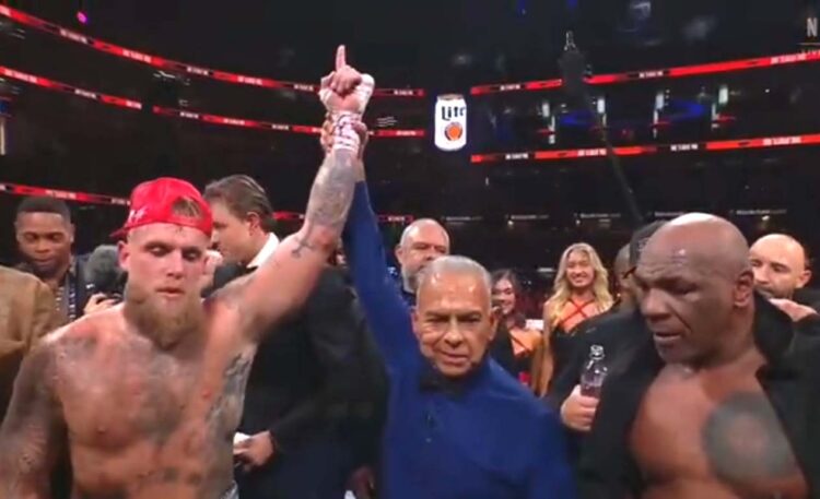 YouTuber Jake Paul menang melalui unanimous decision delapan ronde melawan Mike Tyson. (Foto: Tangkapan layang DAZN)