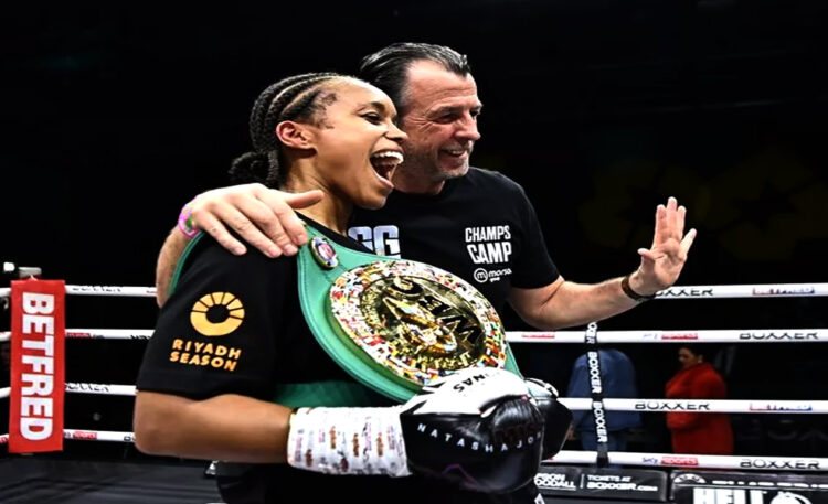 Juara dunia IBF dan WBC kelas welter Natasha Jonas. (Foto: Chris Dean/Boxxer)