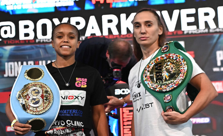 Juara dunia IBF Natasha Jonas dan juara dunia WBC Ivana Habazin, siap bertarung 10 ronde kali dua menit di Liverpool. (Foto: Boxing Scene)