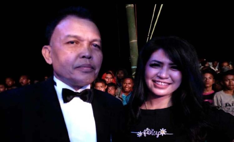 Boxing announcer Gindo Hutauruk di Lapangan Boibalan, Amanunban Tengah, Timor Tengah Selatan, yang sangat bersejarah, (Foto: Ronde Aktual)