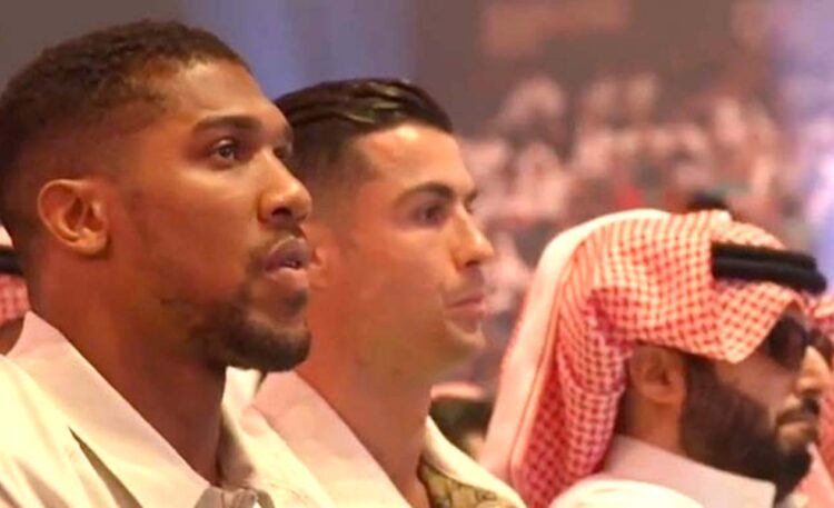 Anthony Joshua, Cristiano Ronaldo, dan penggerak tinju paling kesohor saat ini Turki Alalshikh. (Foto: Tangkapan layar video boxing)